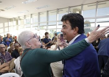 FERNANDO ESPINOZA: “MILEI ES FUERTE CON LOS DÉBILES Y DÉBIL, MUY DÉBIL CON LOS FUERTES”