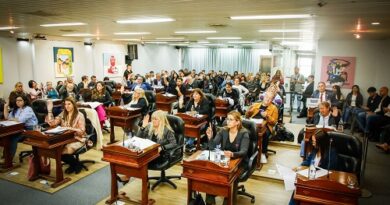 SÉPTIMA SESIÓN ORDINARIA: ACALORADOS HOMENAJES Y EL DEBATE POLÍTICO QUE CRECE