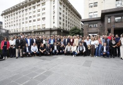 MARCHA DE RECLAMOS DE INTENDENTAS E INTENDENTES AL MINISTERIO DE ECONOMÍA