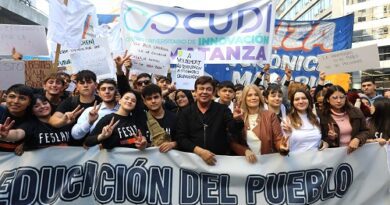 FERNANDO ESPINOZA PARTICIPÓ DE LA MARCHA FEDERAL UNIVERSITARIA