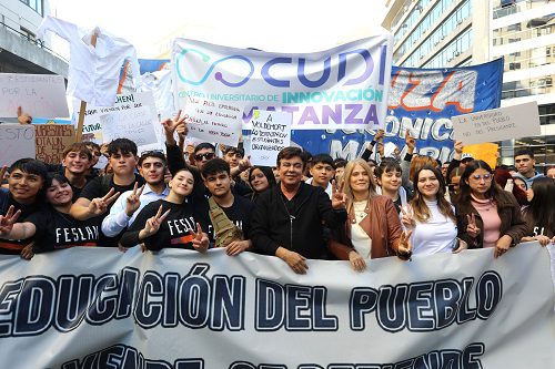 FERNANDO ESPINOZA PARTICIPÓ DE LA MARCHA FEDERAL UNIVERSITARIA