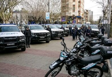 AXEL KICILLOF ENTREGÓ MÁS PATRULLEROS Y MOTOS A LA MATANZA