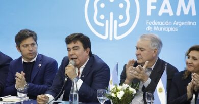 FERNANDO ESPINOZA CRITICÓ A MILEI POR LA SITUACIÓN ECONÓMICA DEL PAÍS Y EL ENDEUDAMIENTO DE LAS FAMILIAS ARGENTINAS FERNANDO ESPINOZA CRITICÓ A MILEI POR LA SITUACIÓN ECONÓMICA DEL PAÍS Y EL ENDEUDAMIENTO DE LAS FAMILIAS ARGENTINAS