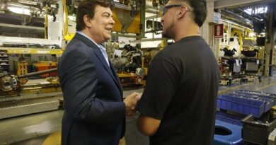 «SIN INDUSTRIA NO HAY ARGENTINA»: FUERTE RECLAMO DE FERNANDO ESPINOZA EN EL DÍA DE LA INDUSTRIA NACIONAL