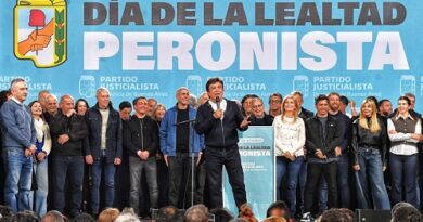 AXEL KICILLOF, FERNANDO ESPINOZA Y VERONICA MAGARIO ENCABEZARON EL ACTO MULTITUDINARIO EN EL DÍA DE LA LEALTAD PERONISTA