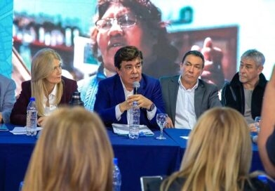 FERNANDO ESPINOZA REELECTO PRESIDENTE DE LA FEDERACIÓN ARGENTINA DE MUNICIPIOS FERNANDO ESPINOZA REELECTO PRESIDENTE DE LA FEDERACIÓN ARGENTINA DE MUNICIPIOS